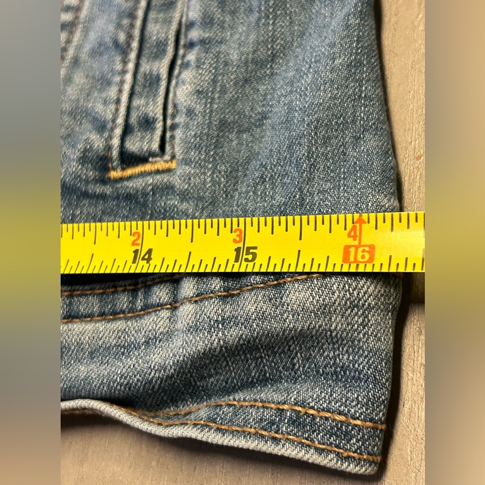 Old Navy Women’s Size M Jacket Classic Denim Blue Trucker Jean Pockets Western - Picture 14 of 15